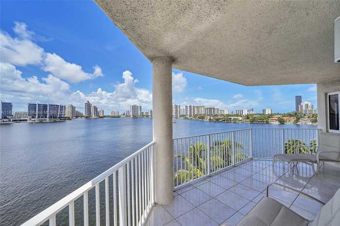 photo 2: 18260 N Bay Rd Unit 702, Sunny Isles Beach FL 33160