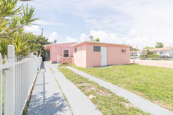 photo 1: 4855 N Miami Ave, Miami FL 33127