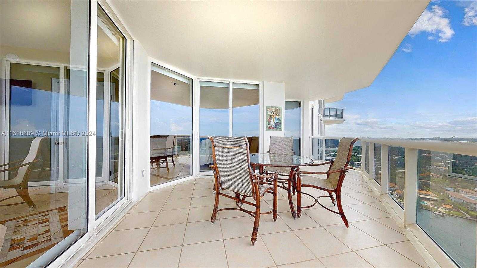 photo 3: 4779 Collins Ave Unit 2708, Miami Beach FL 33140