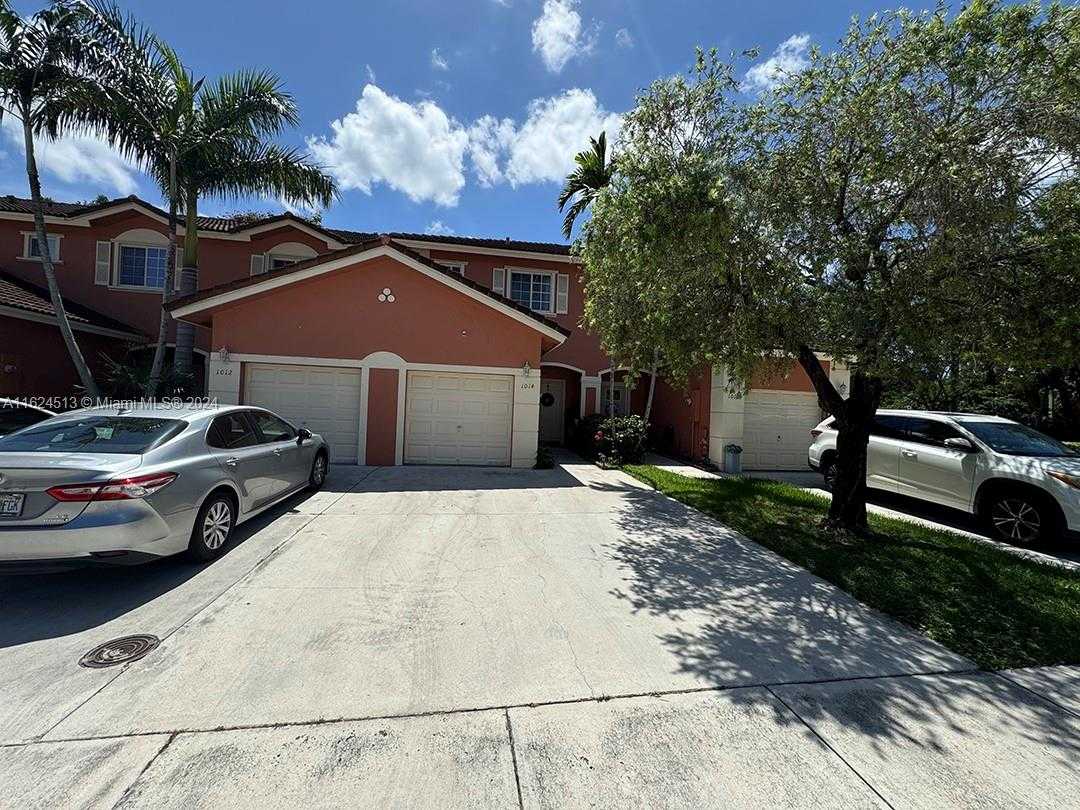 photo 2: 1014 NW 100th Ave Unit 7, Pembroke Pines FL 33024