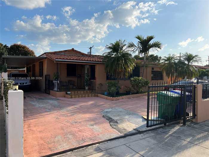 photo 1: 4360 SW 1st St, Miami FL 33134