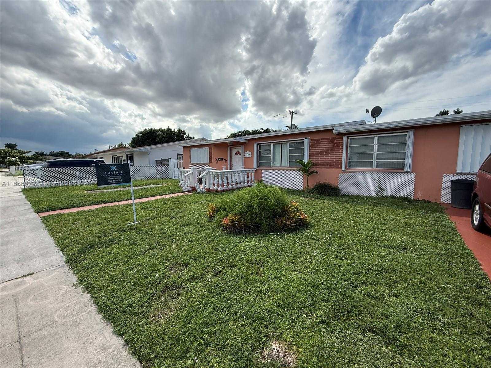 photo 1: 4164 W 6th Ave, Hialeah FL 33012