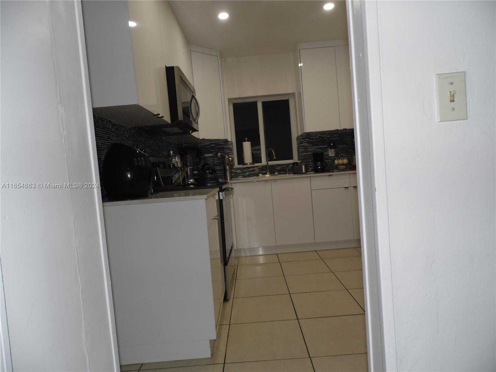 photo 2: 3491 Palm Ave, Hialeah FL 33012