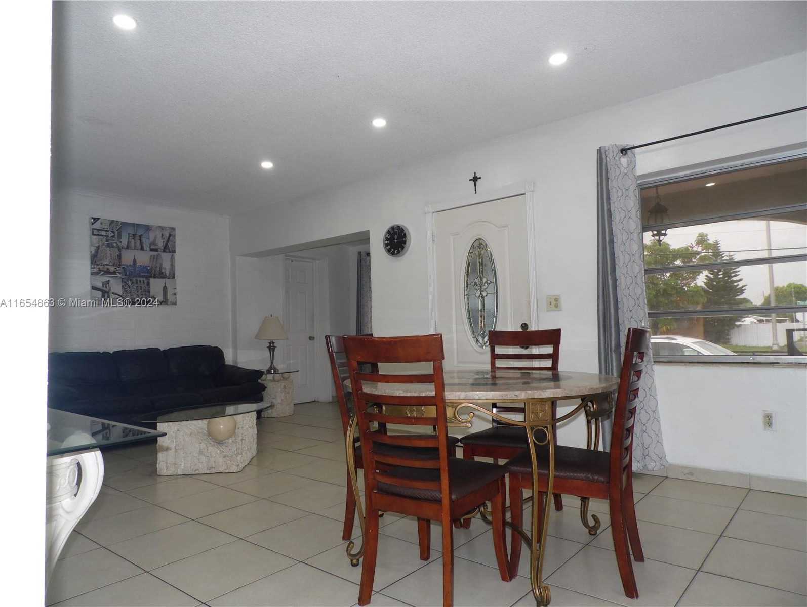 photo 3: 3491 Palm Ave, Hialeah FL 33012