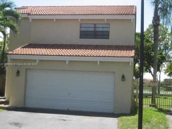 photo 1: 13224 SW 10 TE, Miami FL 33184