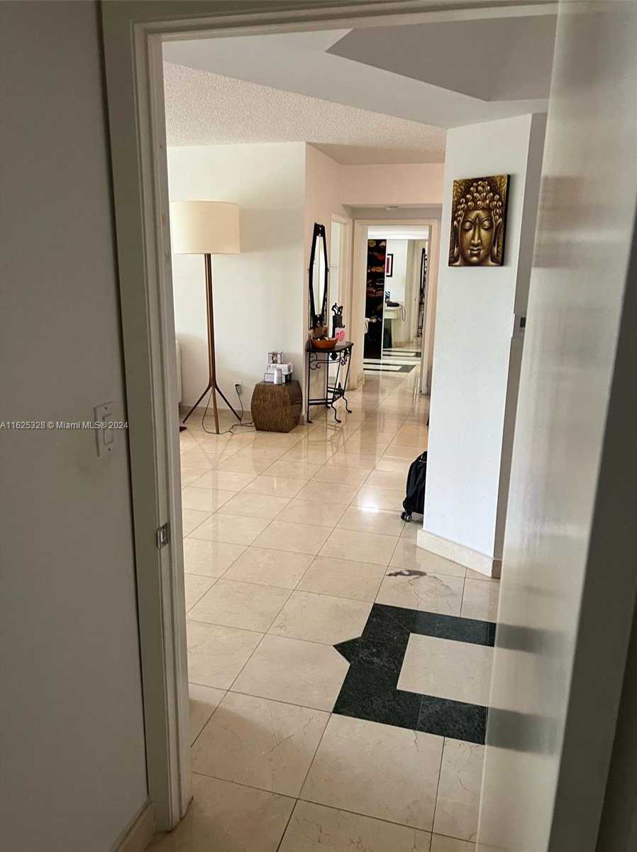 photo 2: 2000 Island Blvd Unit 405, Aventura FL 33160