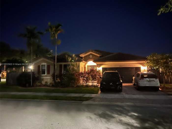 photo 1: 11922 SW 154th Path, Miami FL 33196