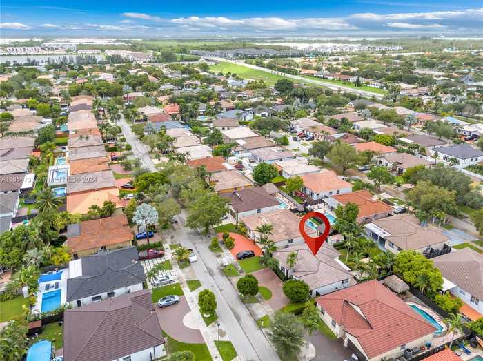 photo 36: 8815 NW 168th St, Miami Lakes FL 33018