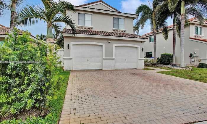 photo 1: 3432 SW 49th St, Hollywood FL 33312