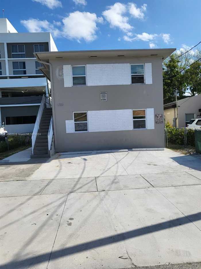 photo 2: 1556 NW 62nd Ter, Miami FL 33147