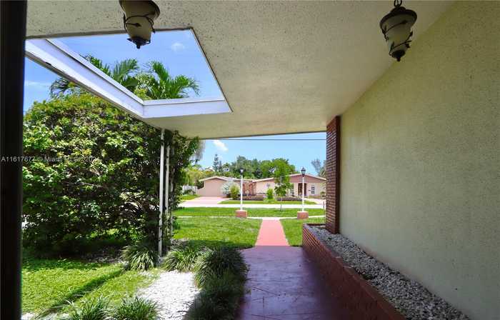 photo 2: 19620 NE 22nd Ave, Miami FL 33180