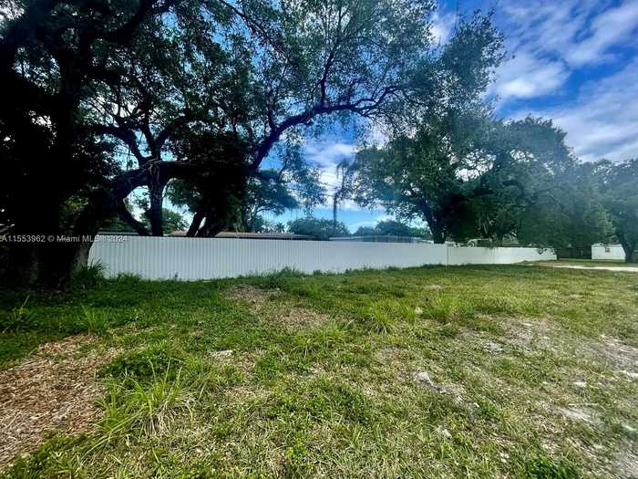 photo 2: 2451 NW 167th St, Miami Gardens FL 33056