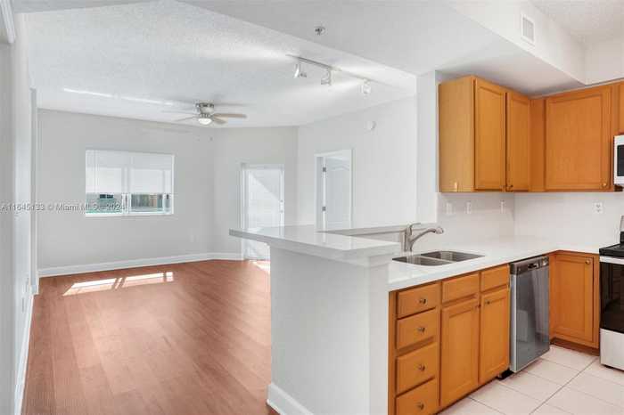 photo 1: 6001 SW 70th St Unit 640, South Miami FL 33143