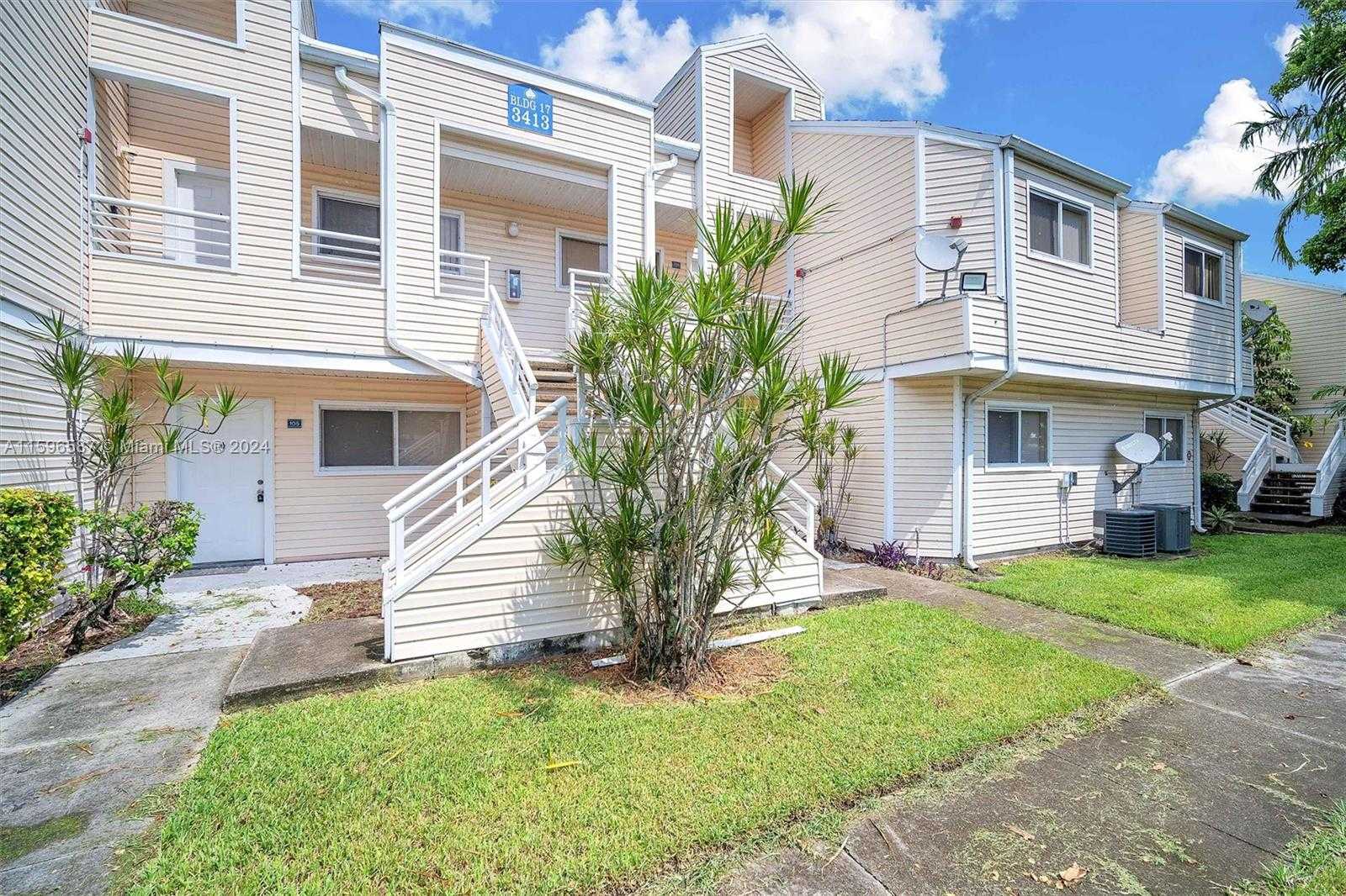 photo 3: 3461 NW 44th St Unit 102, Oakland Park FL 33309