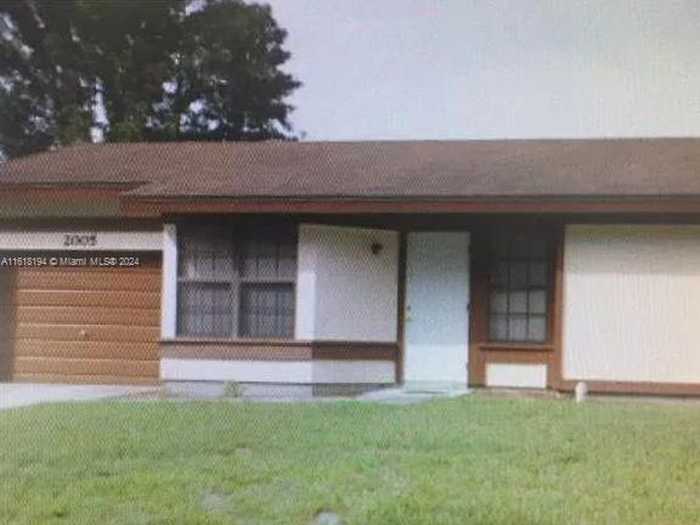 photo 1: 2005 MARINER CT, La Belle FL 33935