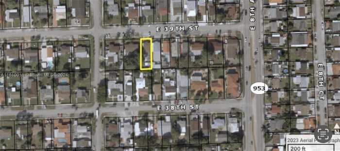 photo 1: 728 E 39th St, Hialeah FL 33013