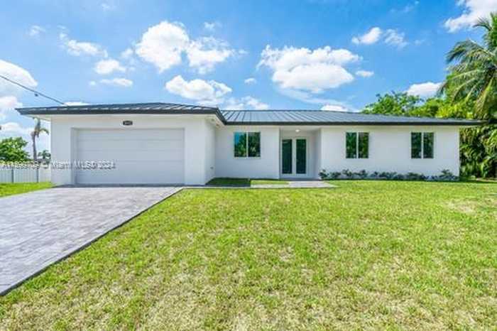 photo 1: 18100 SW 175 ST, Unincorporated Dade County FL 33187