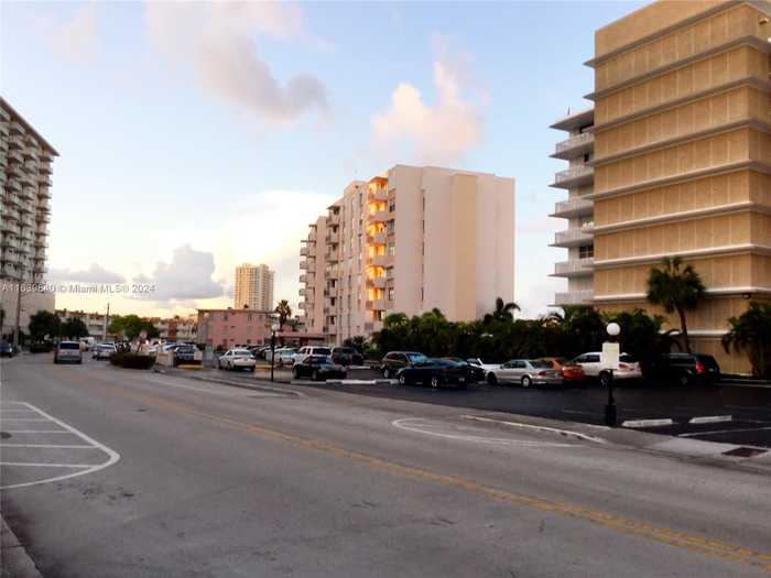 photo 39: 410 Golden Isles Dr Unit 604, Hallandale Beach FL 33009