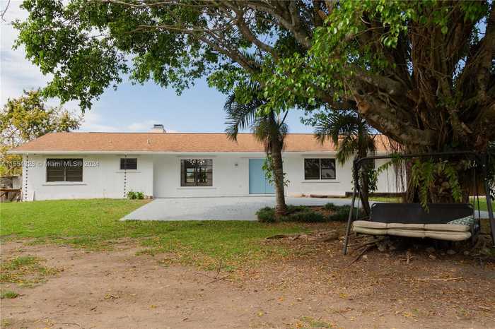 photo 1: 25420 SW 224th Ave, Homestead FL 33031