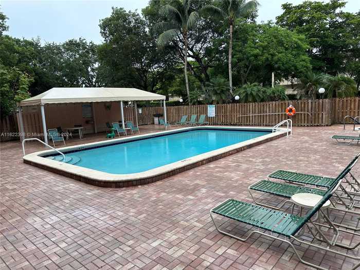 photo 2: Unit 309, Plantation FL 33317