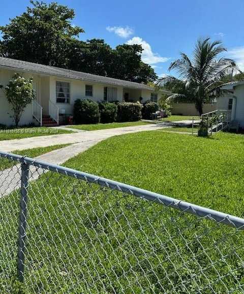 photo 2: 470 NW 26th Ave, Miami FL 33125