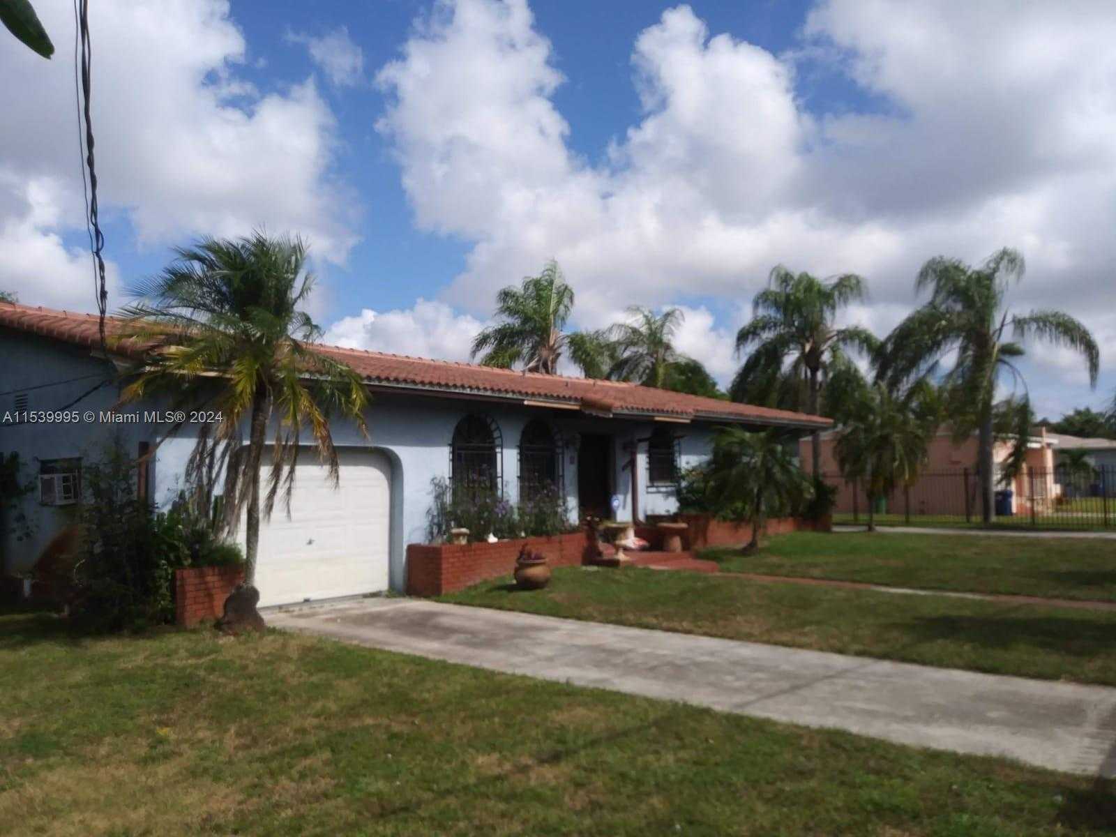 photo 3: 14670 NW 16th Dr, Miami FL 33167