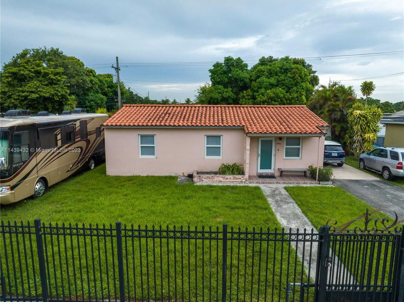 photo 1: 3360 E 10th Ave, Hialeah FL 33013