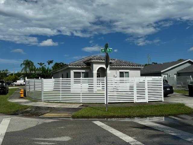 photo 1: 19219 SW 119th Pl, Miami FL 33177