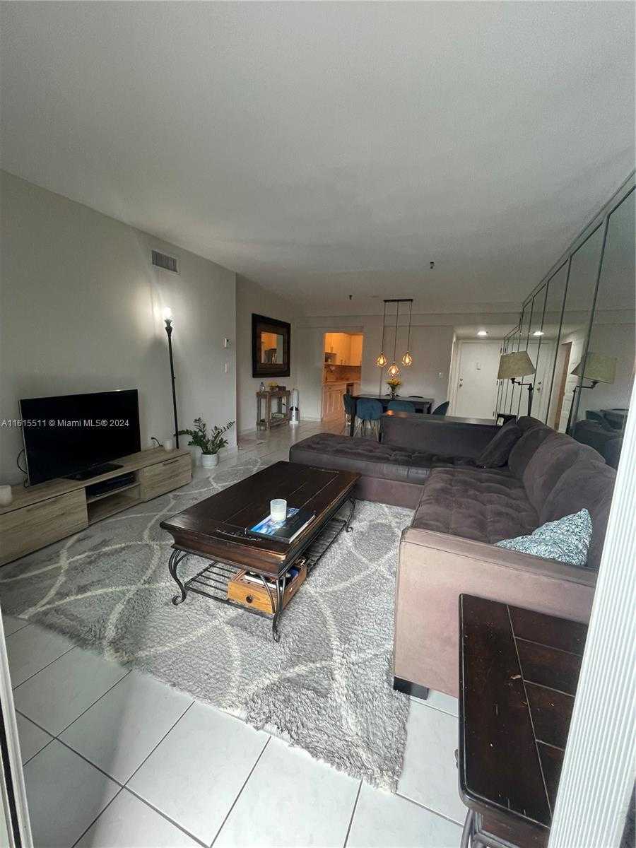 photo 3: 201 180th Dr Unit 201, Sunny Isles Beach FL 33160