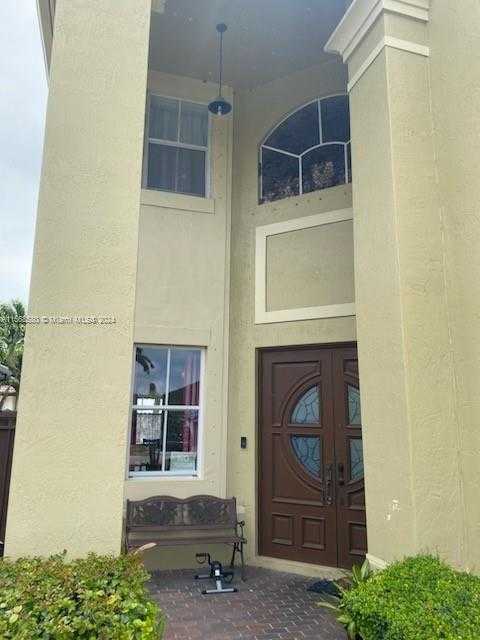 photo 3: 17951 NW 91st Ct, Hialeah FL 33018