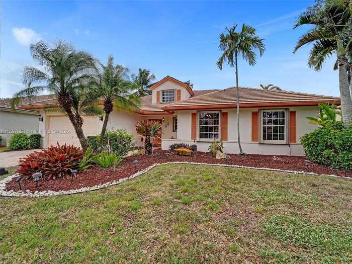 photo 1: 3323 Ridge Trce, Davie FL 33328