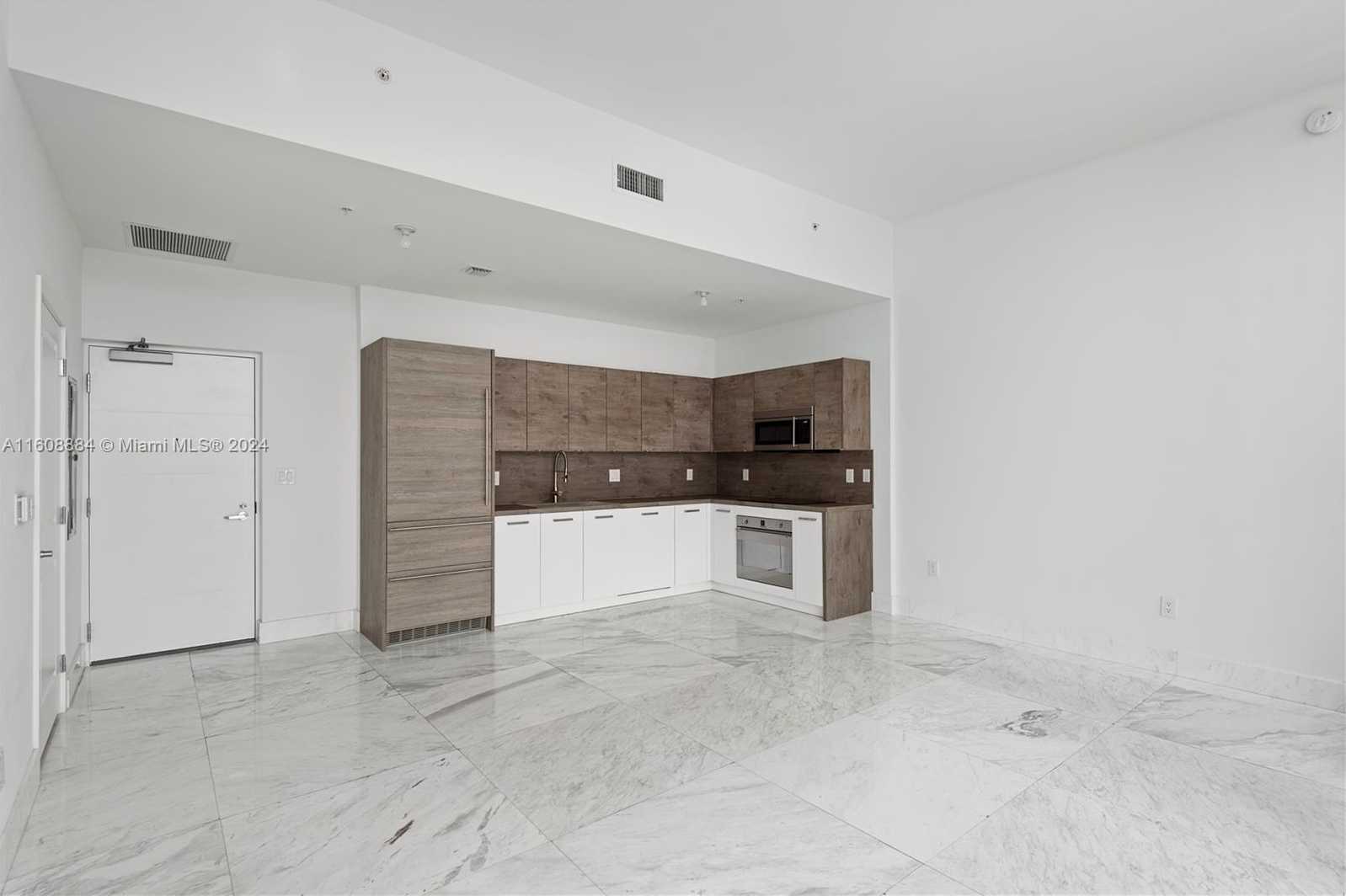 photo 3: 400 Sunny Isles Blvd Unit 102, Sunny Isles Beach FL 33160