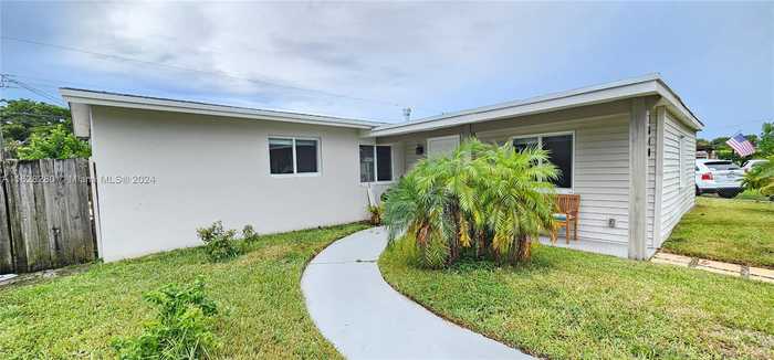 photo 2: 7840 Farragut St, Hollywood FL 33024