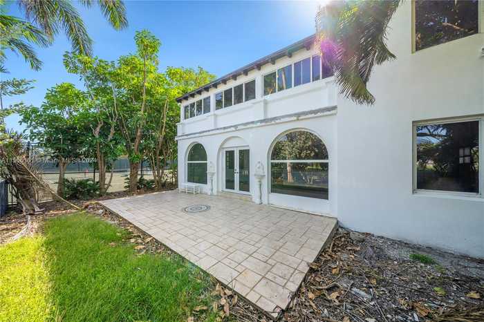 photo 2: 5757 Alton Rd, Miami Beach FL 33140