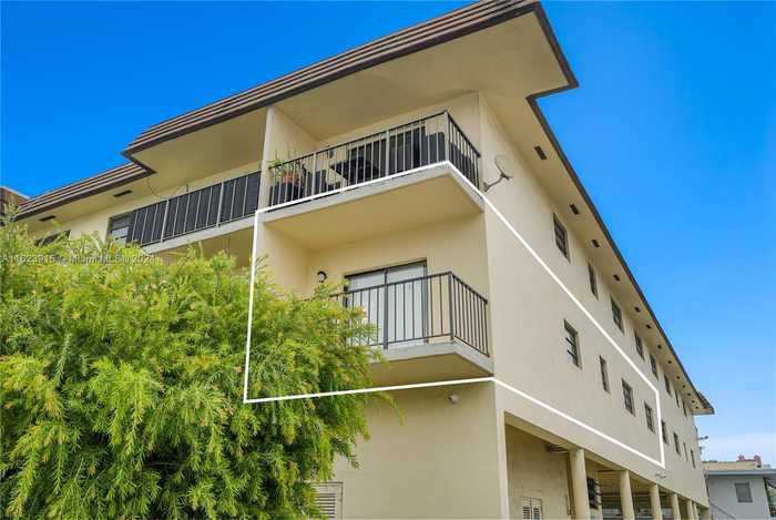 photo 2: 950 Euclid Ave Unit 201, Miami Beach FL 33139