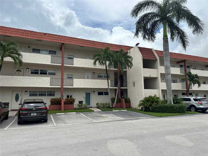 photo 2: 8901 S Hollybrook Blvd Unit 306, Pembroke Pines FL 33025