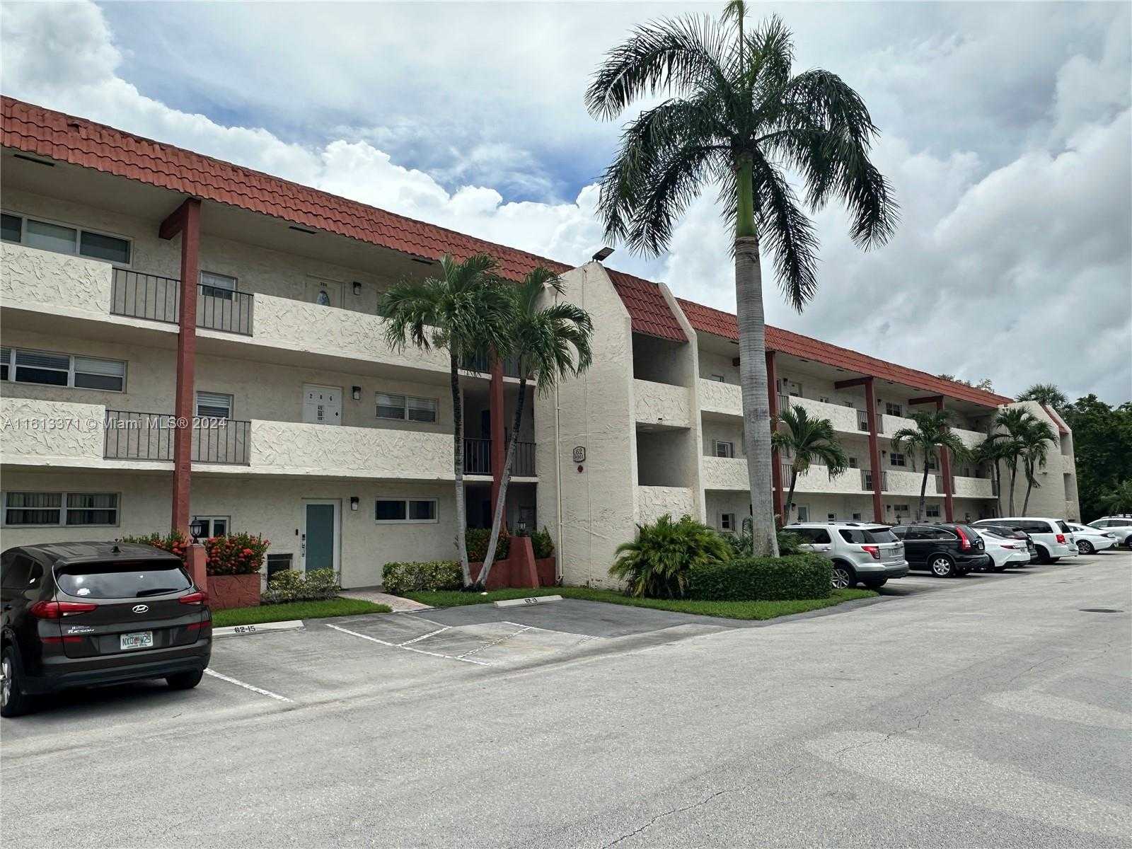 photo 3: 8901 S Hollybrook Blvd Unit 306, Pembroke Pines FL 33025