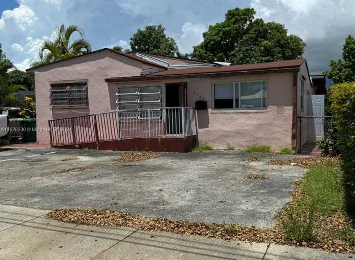 photo 1: undefined, Miami FL 33133