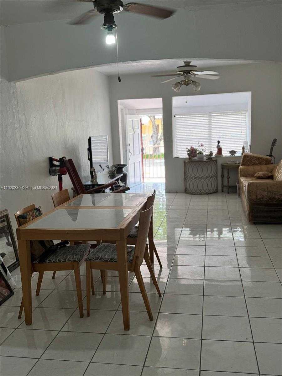 photo 2: undefined, Miami FL 33133