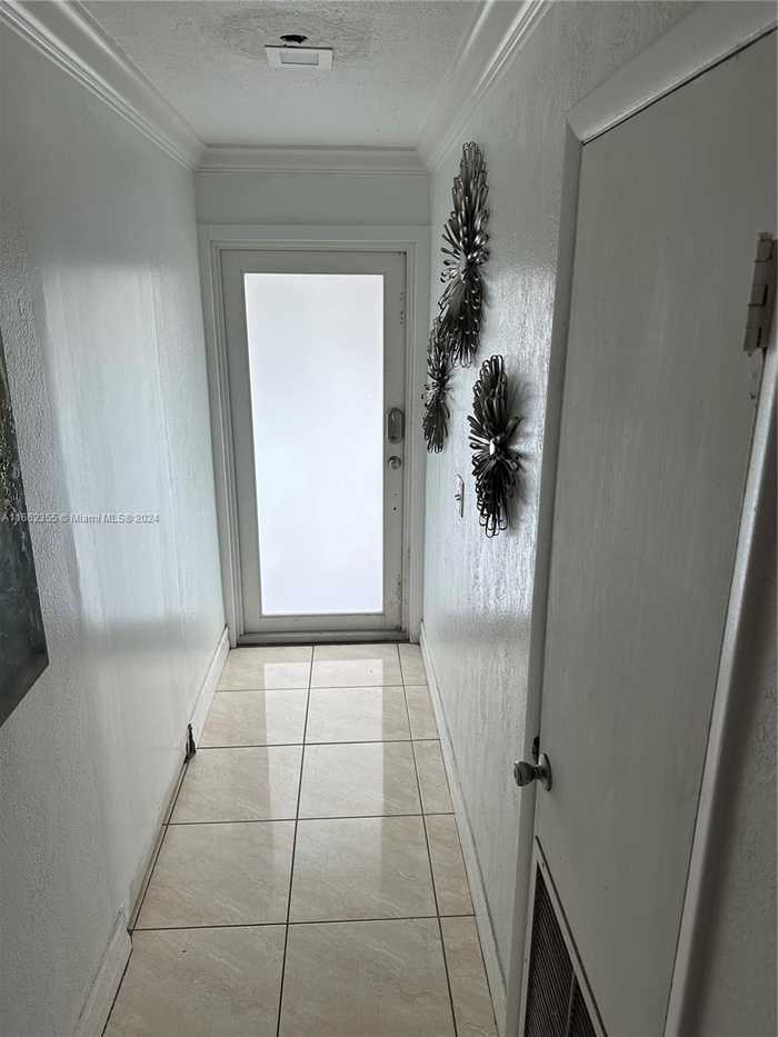 photo 1: 6140 W 15th Ct, Hialeah FL 33012