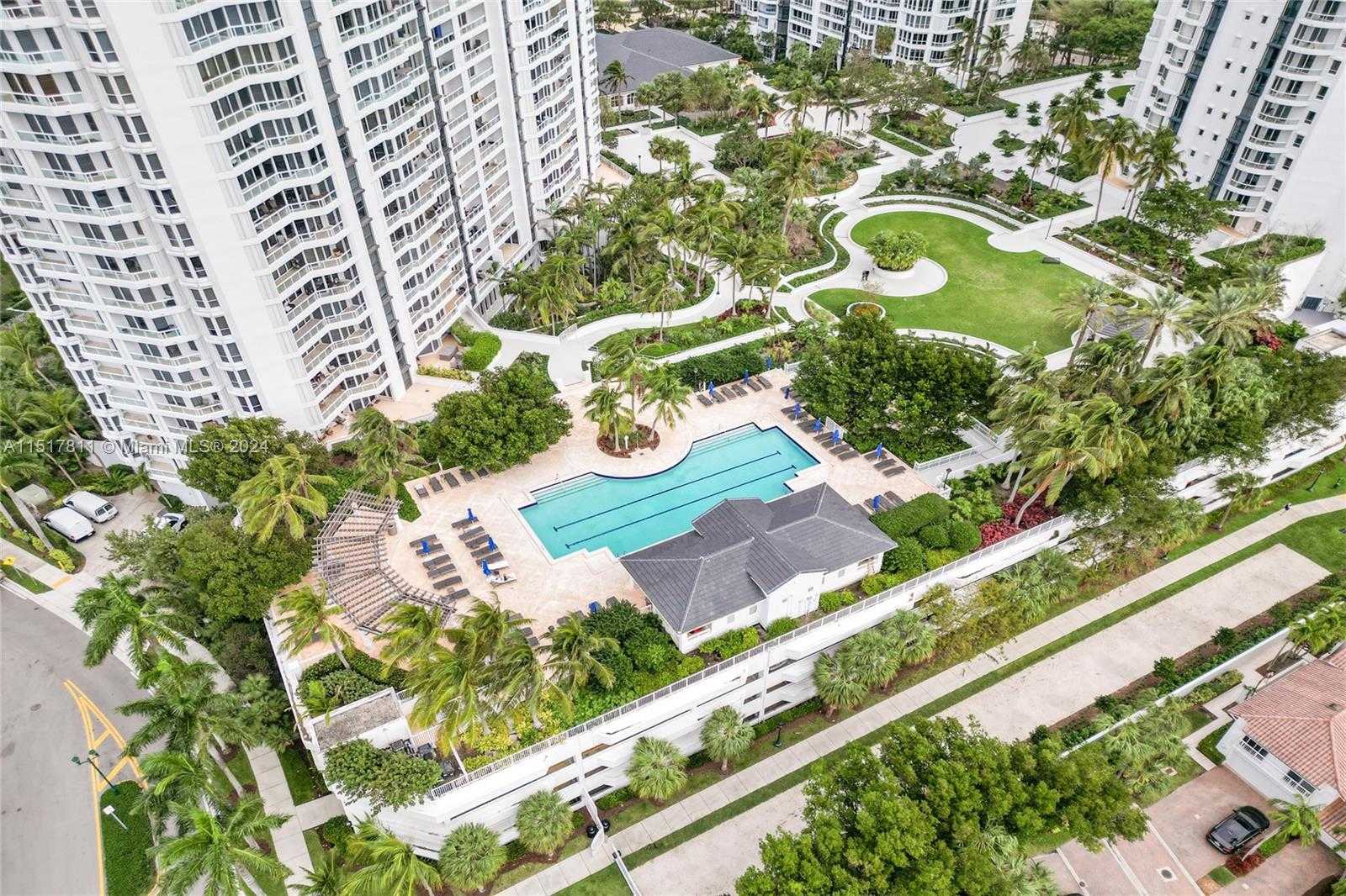 photo 3: 21055 Yacht Club Dr Unit 1604, Aventura FL 33180