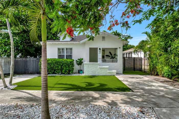 photo 2: 621 NE 67th St, Miami FL 33138