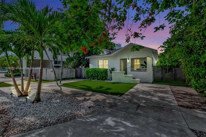 photo 23: 621 NE 67th St, Miami FL 33138