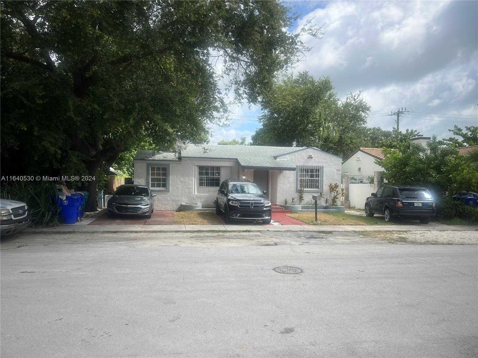 photo 2: 655 NE 80th St, Miami FL 33138