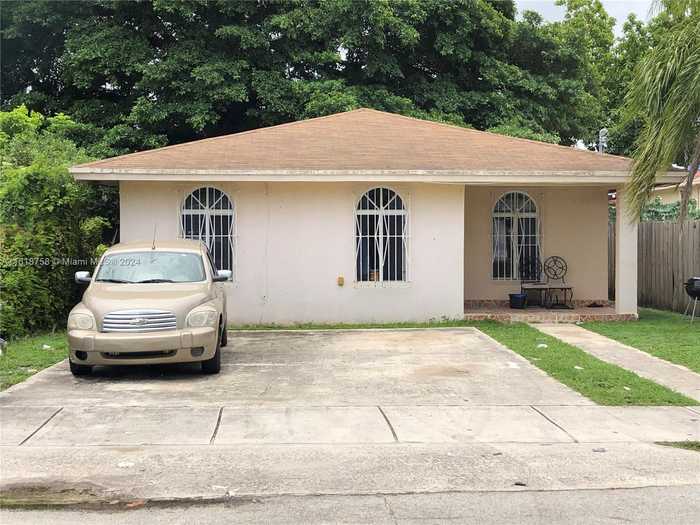 photo 2: 1711 NW 65th St, Miami FL 33147