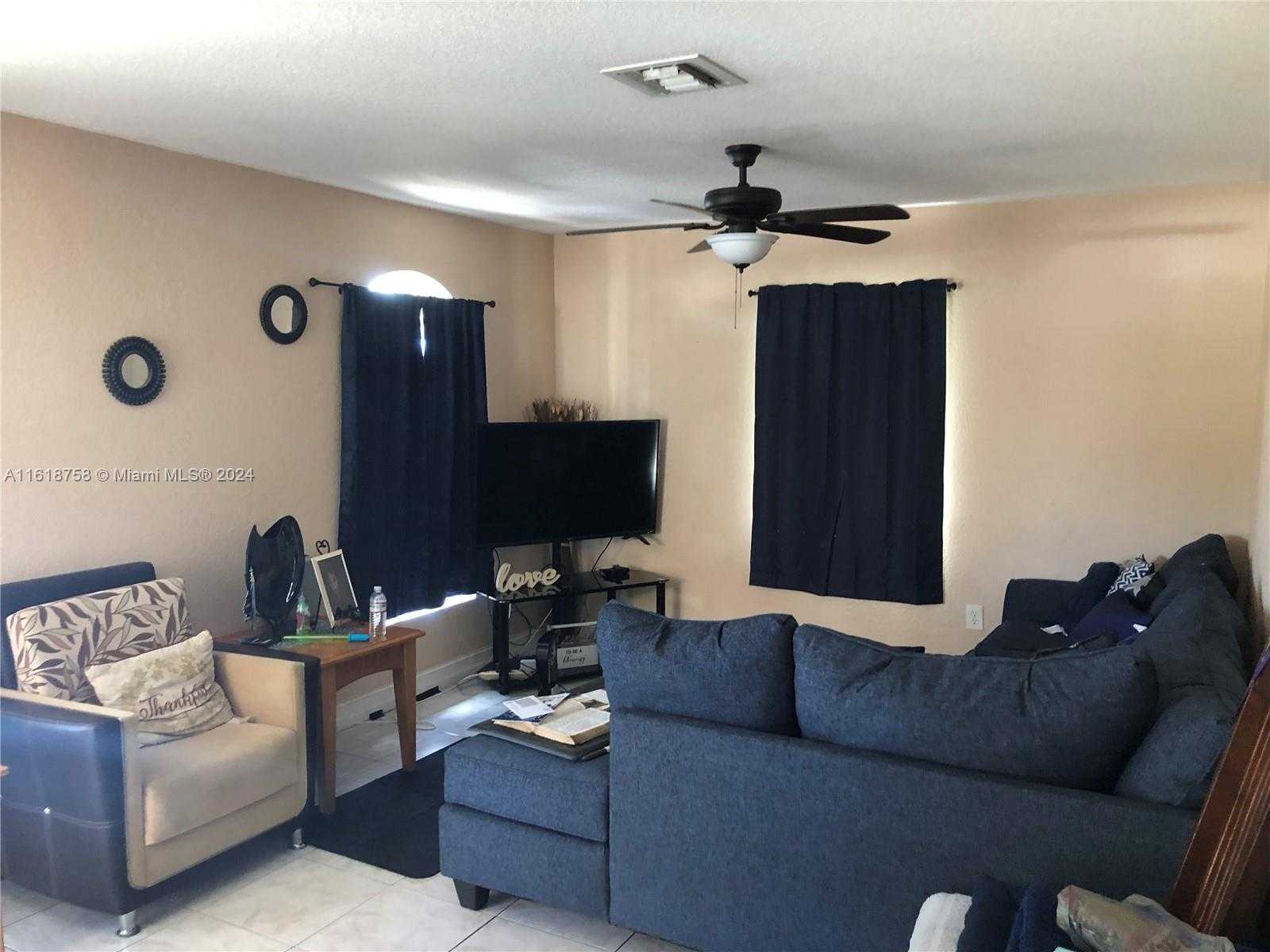 photo 3: 1711 NW 65th St, Miami FL 33147