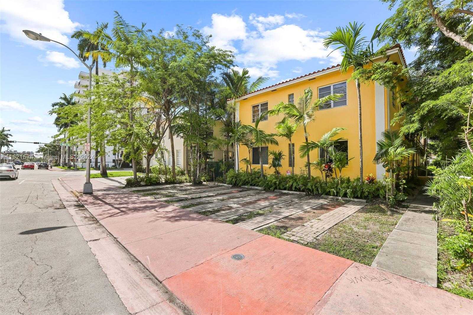 photo 2: 1310 15th St, Miami Beach FL 33139