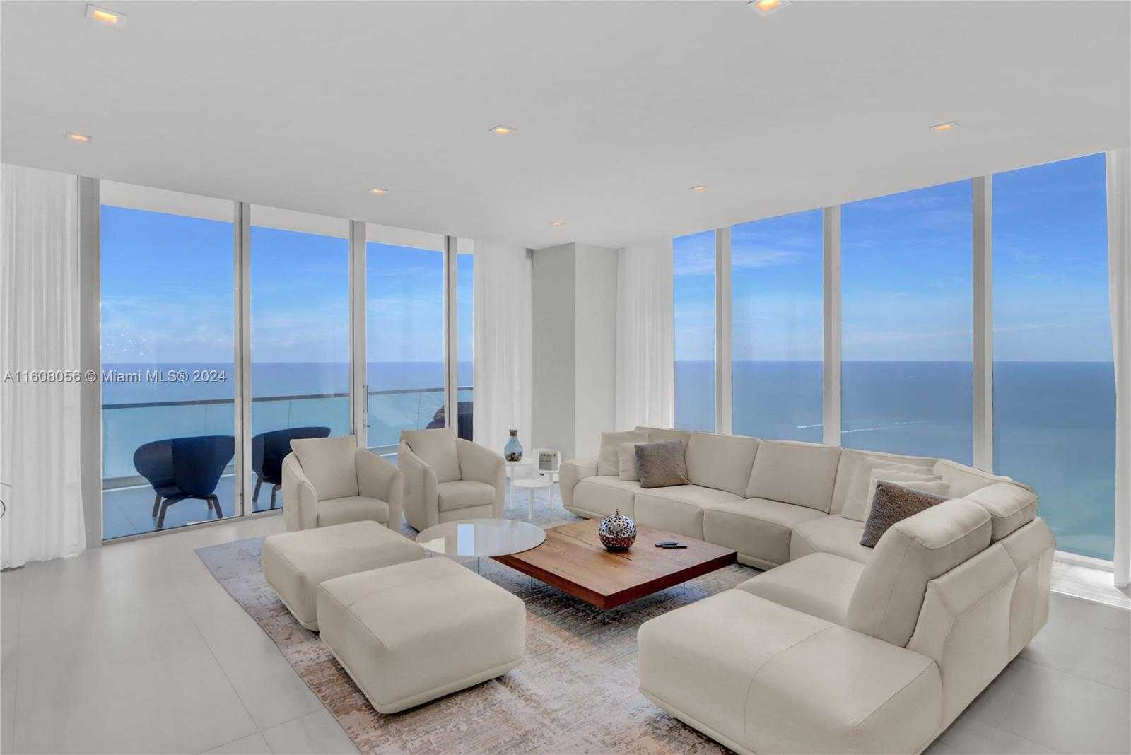 photo 3: 18501 Collins Ave Unit 4904, Sunny Isles Beach FL 33160