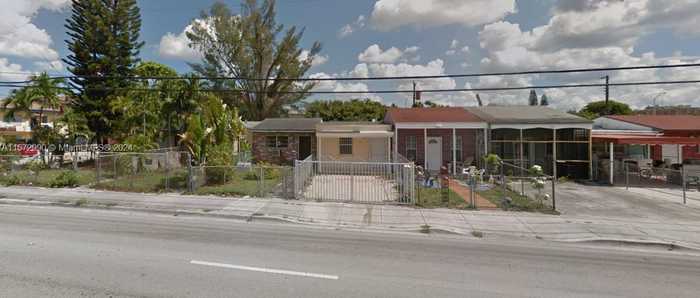 photo 1: 509 E 21st St, Hialeah FL 33013