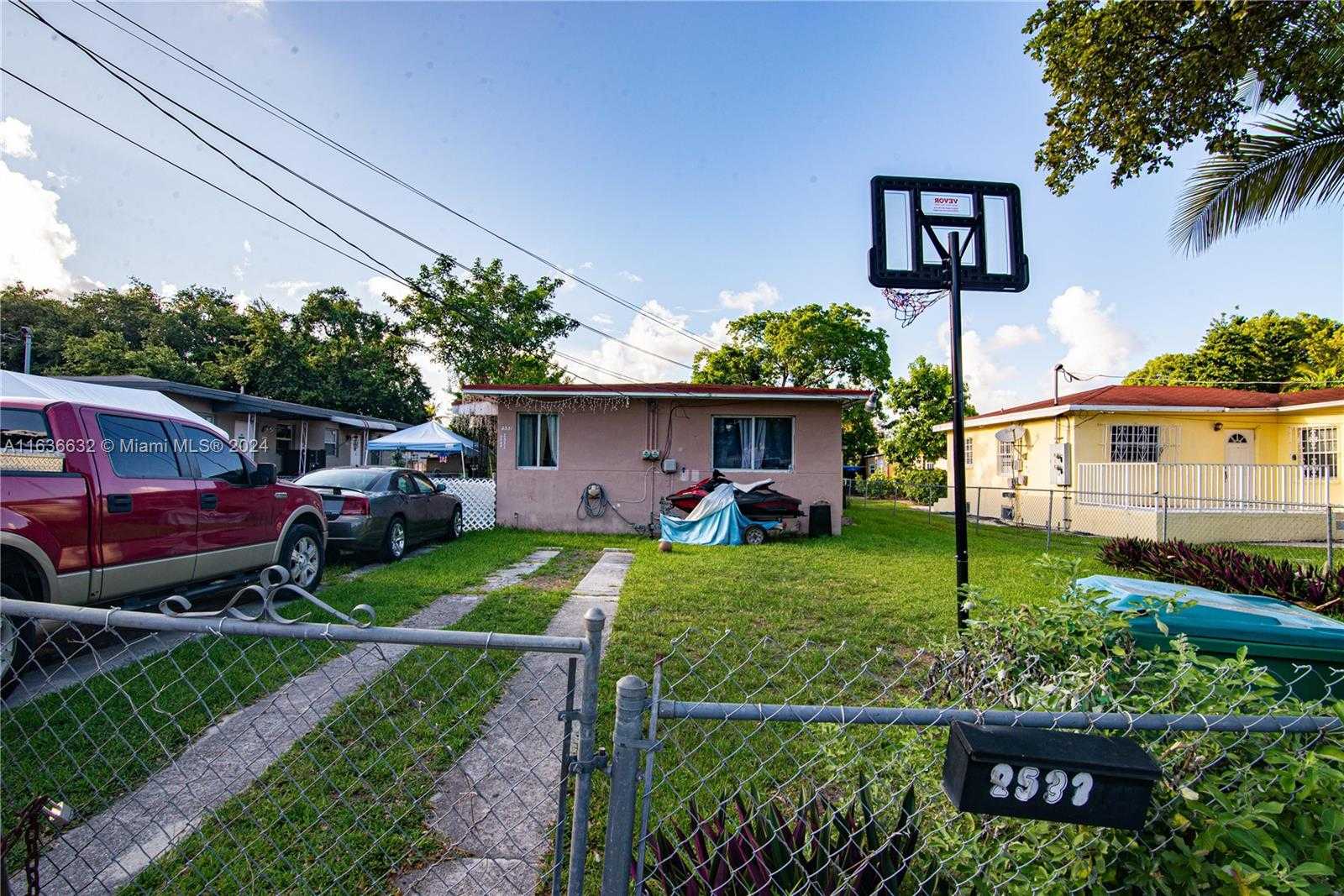 photo 2: 2531 NW 32nd St, Miami FL 33142